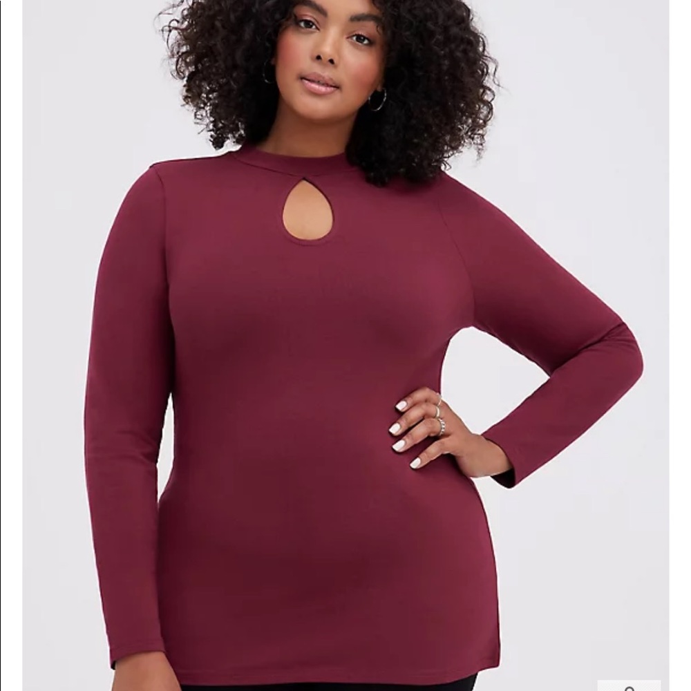NWT burgundy/wine Torrid open back & keyhole mock neck top. Fits like a 1X.